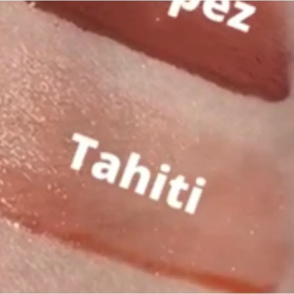 NEW Mellow Lip Gloss in Tahiti Shade